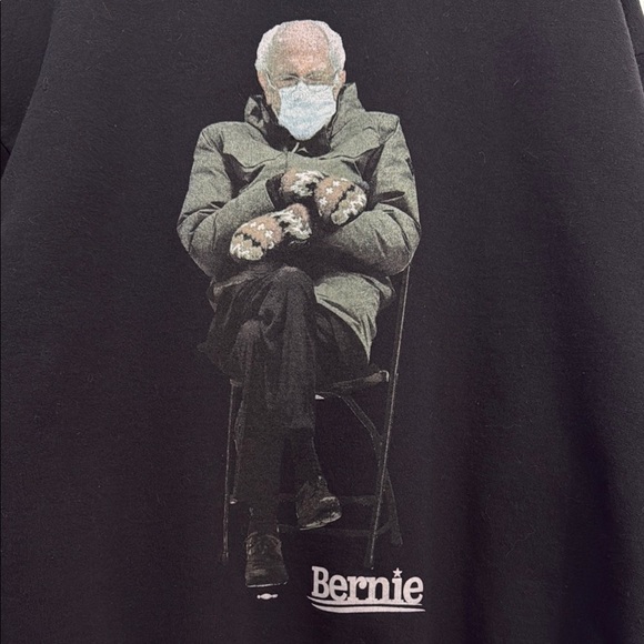 Bernie Sanders Black Crewneck Sweater Produced in U.S.A. - Picture 5 of 12